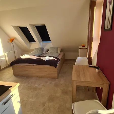 U8 Apartmanhaz 沃尼奥尔茨沃什海吉