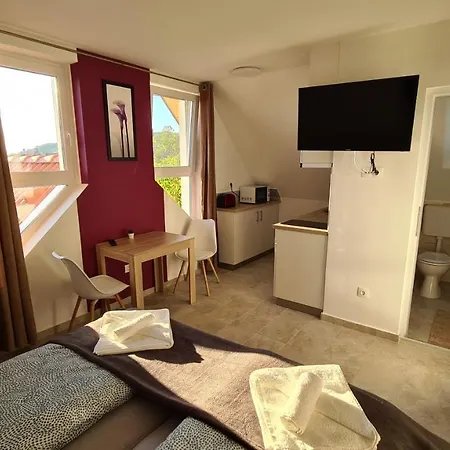 شقة U8 Apartmanhaz