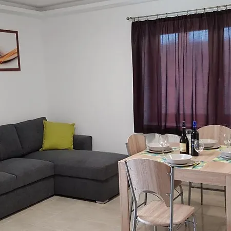 U8 Apartmanhaz 沃尼奥尔茨沃什海吉