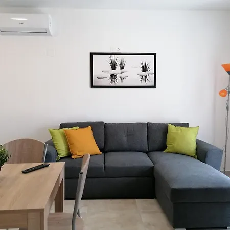 U8 Apartmanhaz * Vonyarcvashegy