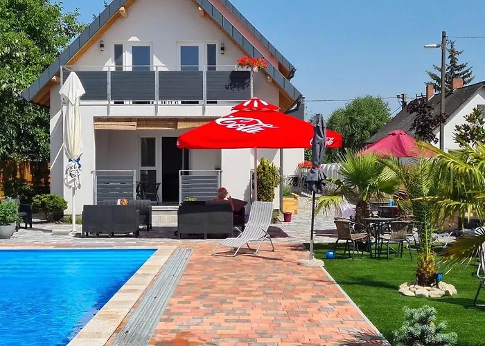 Apartment U8 Apartmanhaz *